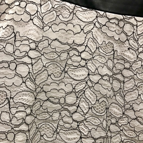 Lace dress - Picture 6 of 6